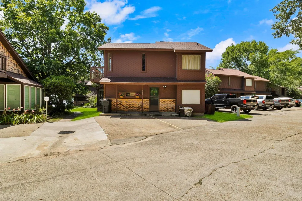 200 Fountain Lake W #116 Livingston, TX 77351