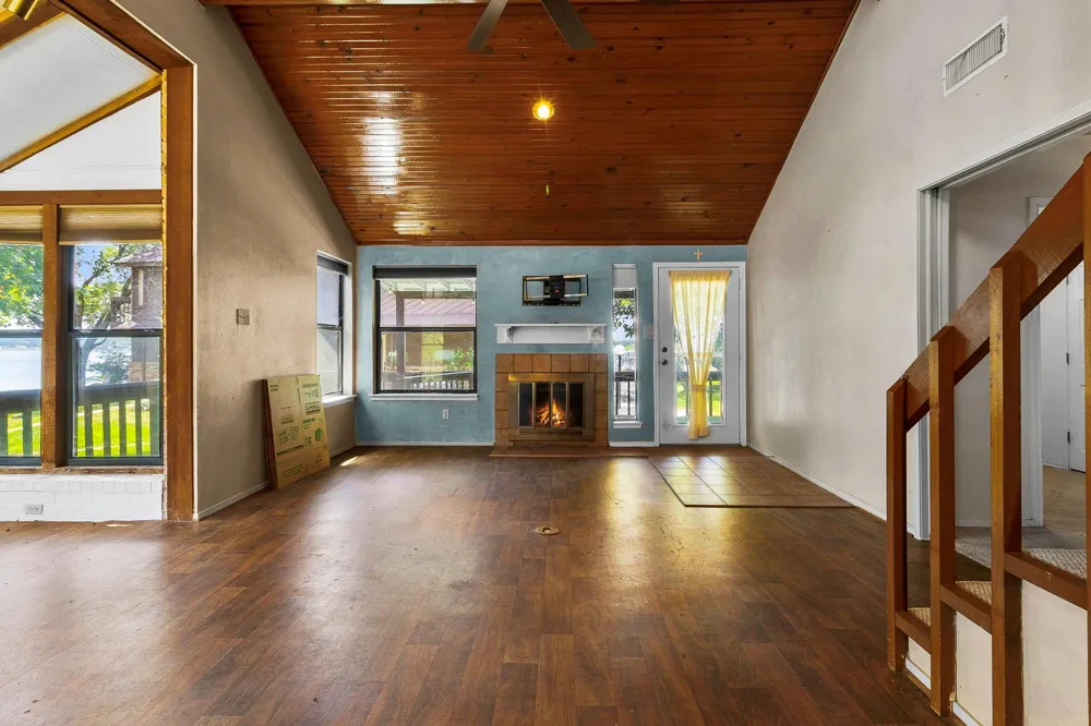 200 Fountain Lake W #116 Livingston, TX 77351