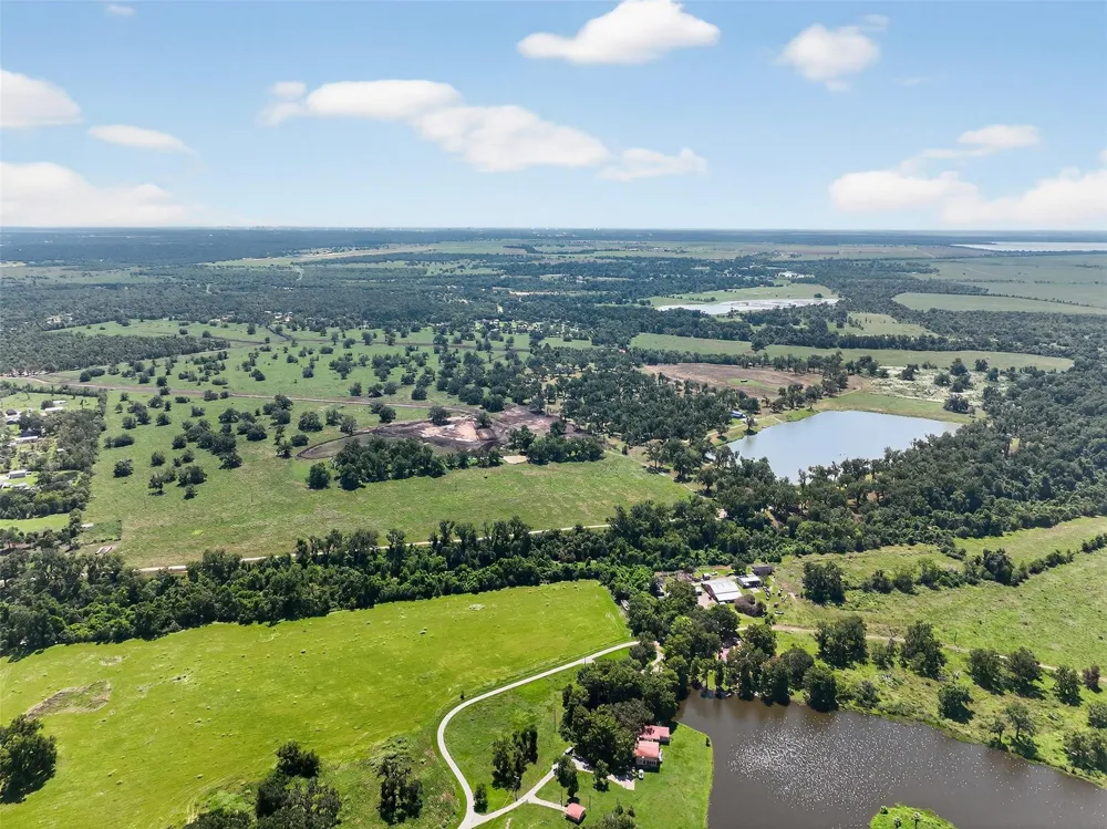 107 Fulbright Drive Angleton, TX 77515
