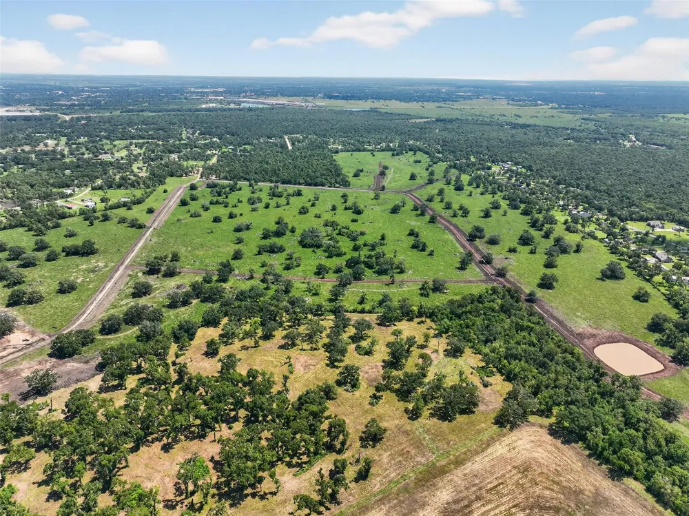 107 Fulbright Drive Angleton, TX 77515