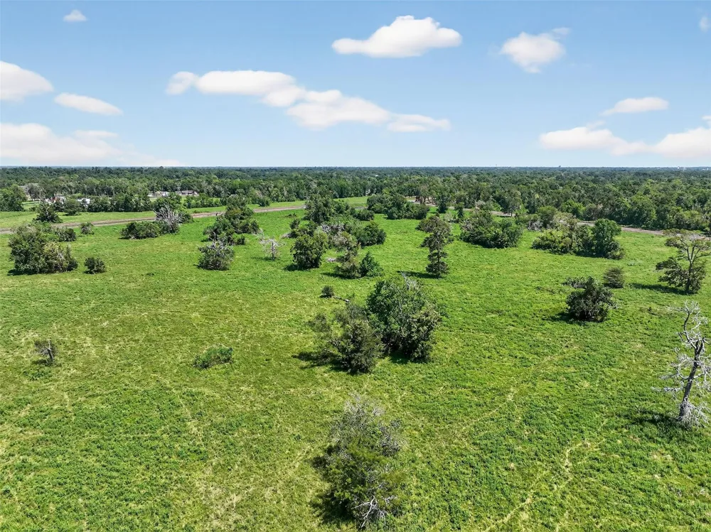 107 Fulbright Drive Angleton, TX 77515