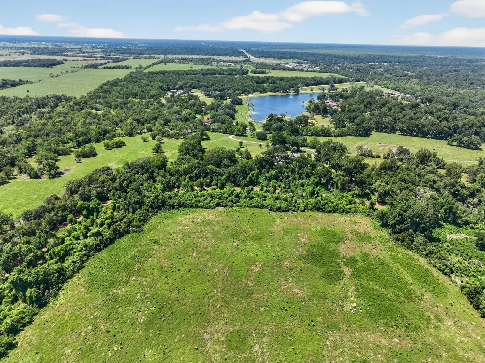 107 Fulbright Drive Angleton, TX 77515
