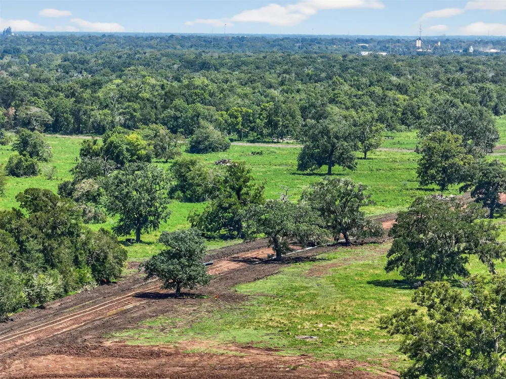 107 Fulbright Drive Angleton, TX 77515