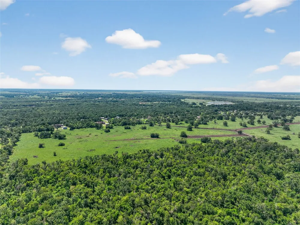 107 Fulbright Drive Angleton, TX 77515