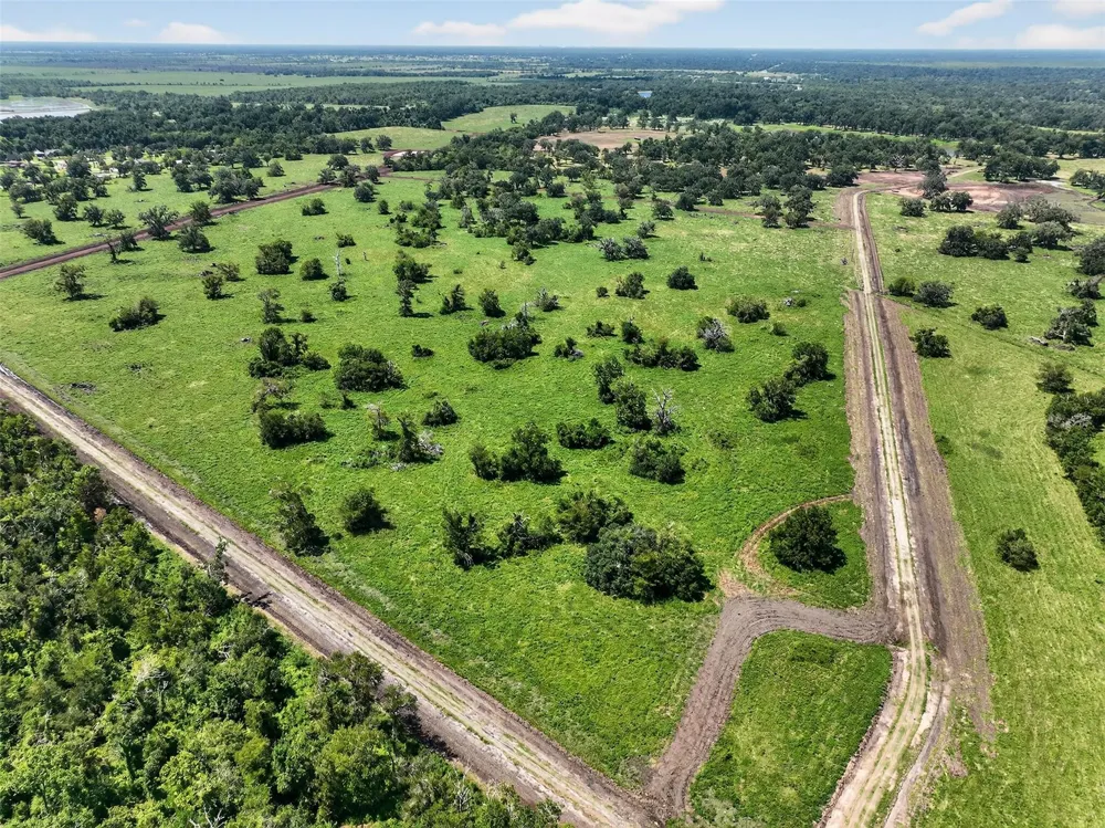 107 Fulbright Drive Angleton, TX 77515