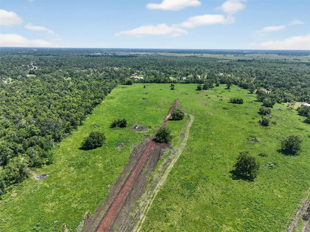 107 Fulbright Drive Angleton, TX 77515