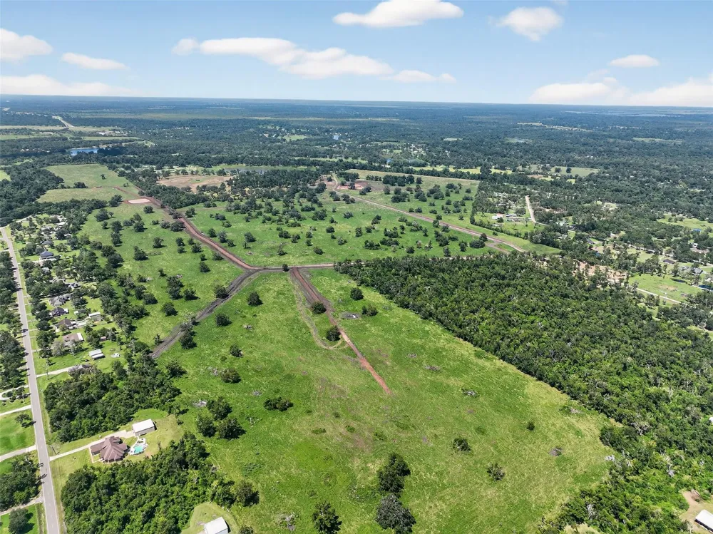 107 Fulbright Drive Angleton, TX 77515