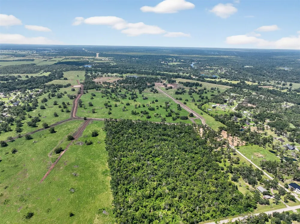 107 Fulbright Drive Angleton, TX 77515