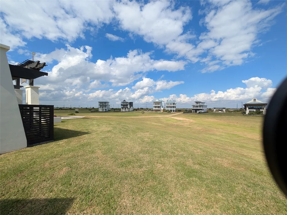 322 Seagrass Gilchrist, TX 77617