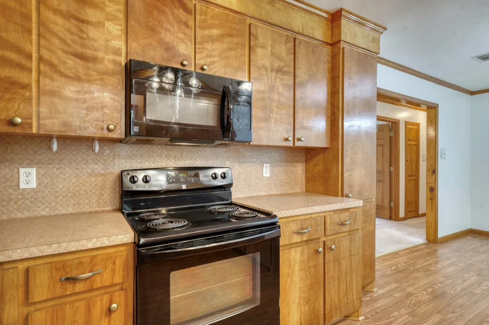 13300 Hwy 21 W Avenue North Zulch, TX 77872