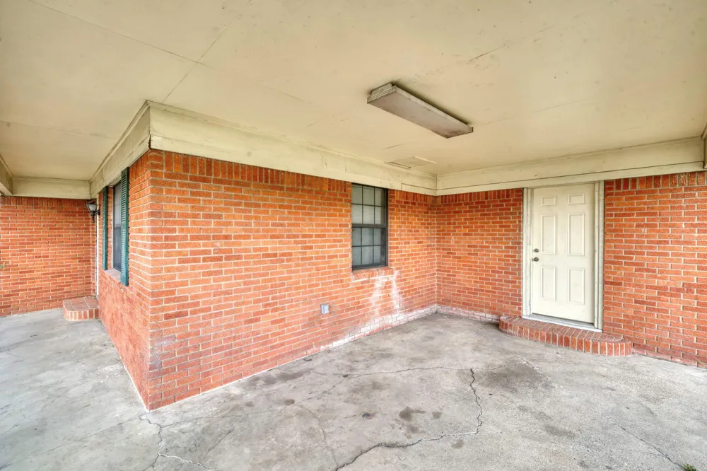 13300 Hwy 21 W Avenue North Zulch, TX 77872