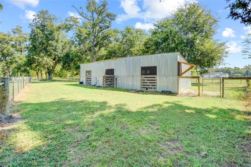 11935 County Road 160 Boling, TX 77420