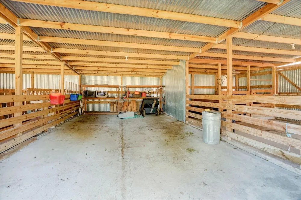 11935 County Road 160 Boling, TX 77420