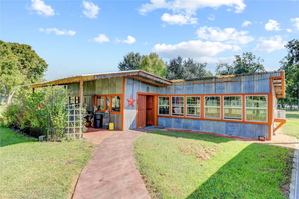 11935 County Road 160 Boling, TX 77420