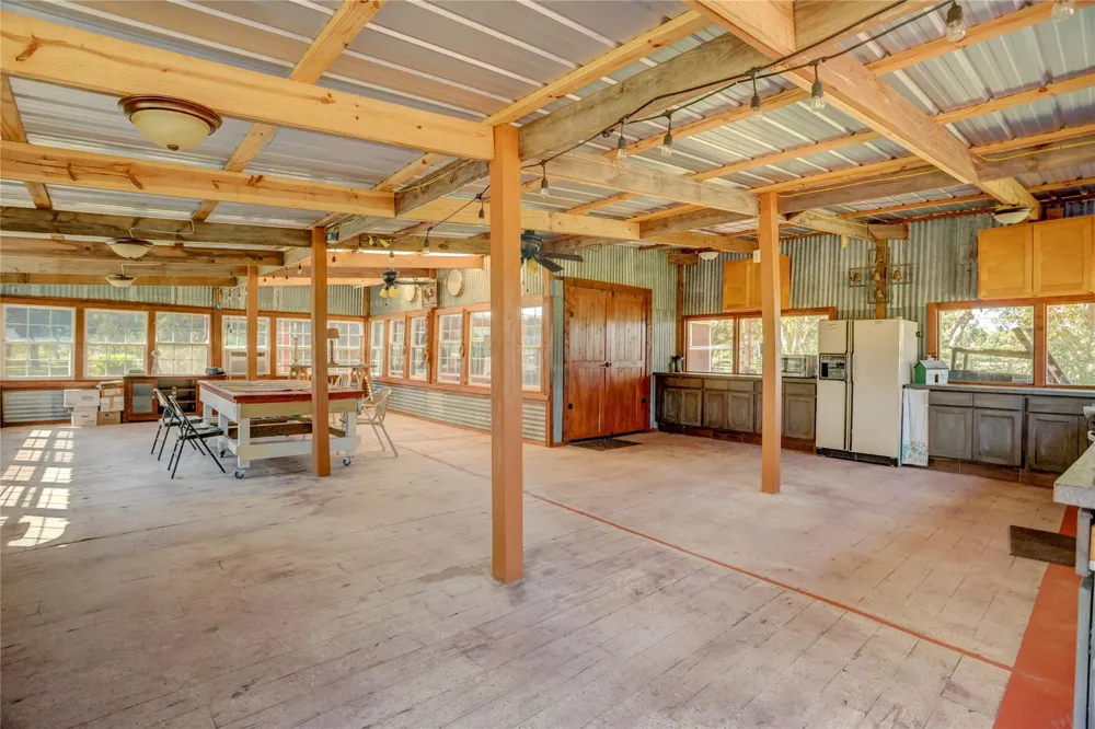 11935 County Road 160 Boling, TX 77420