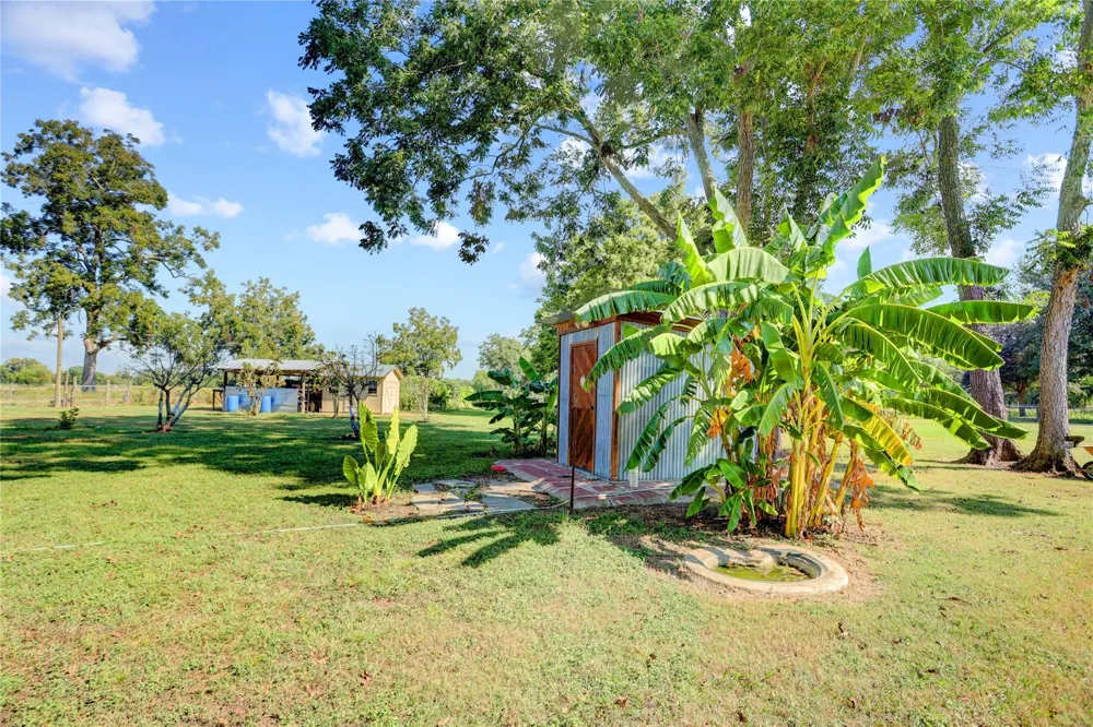 11935 County Road 160 Boling, TX 77420