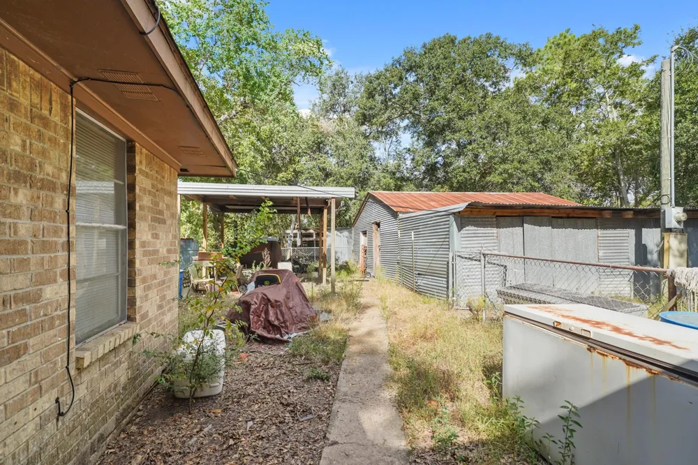 5913 County Road 225 East Bernard, TX 77435