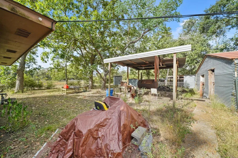 5913 County Road 225 East Bernard, TX 77435