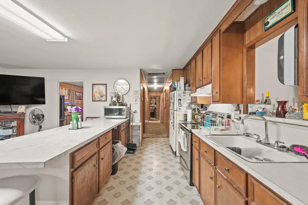 5913 County Road 225 East Bernard, TX 77435