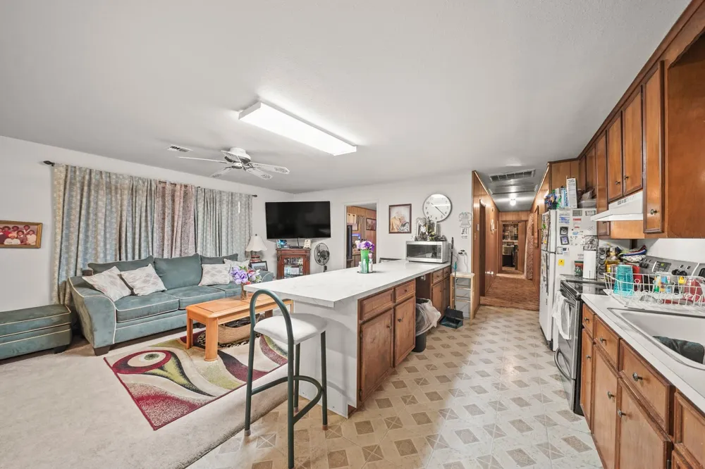 5913 County Road 225 East Bernard, TX 77435