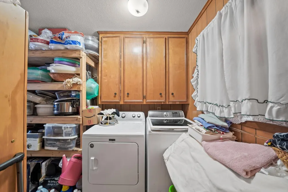 5913 County Road 225 East Bernard, TX 77435