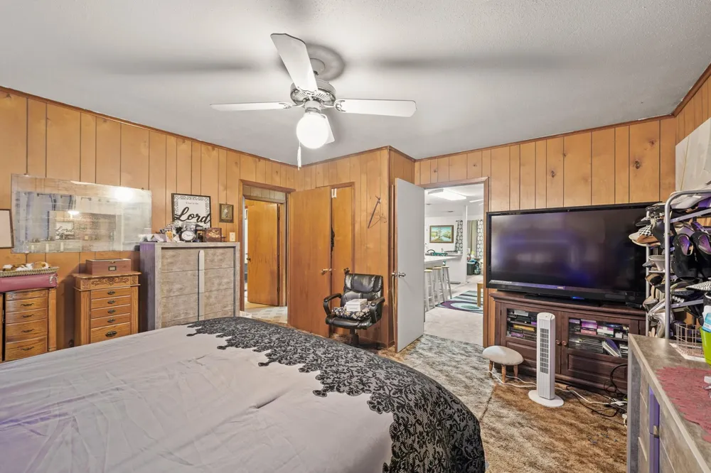 5913 County Road 225 East Bernard, TX 77435