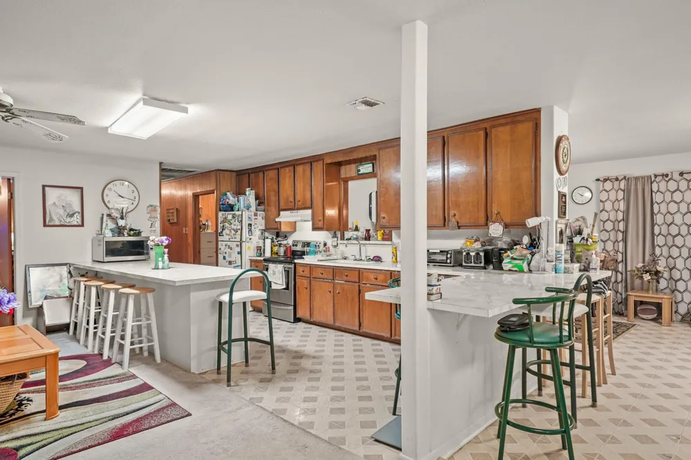5913 County Road 225 East Bernard, TX 77435