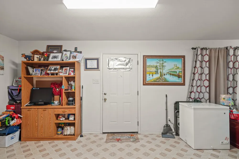 5913 County Road 225 East Bernard, TX 77435
