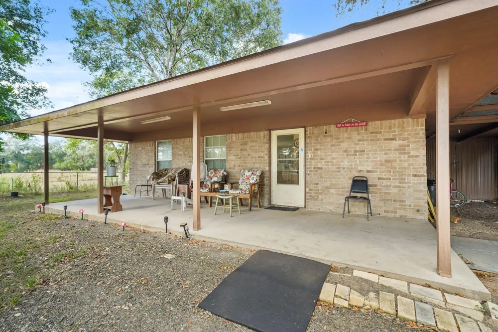 5913 County Road 225 East Bernard, TX 77435