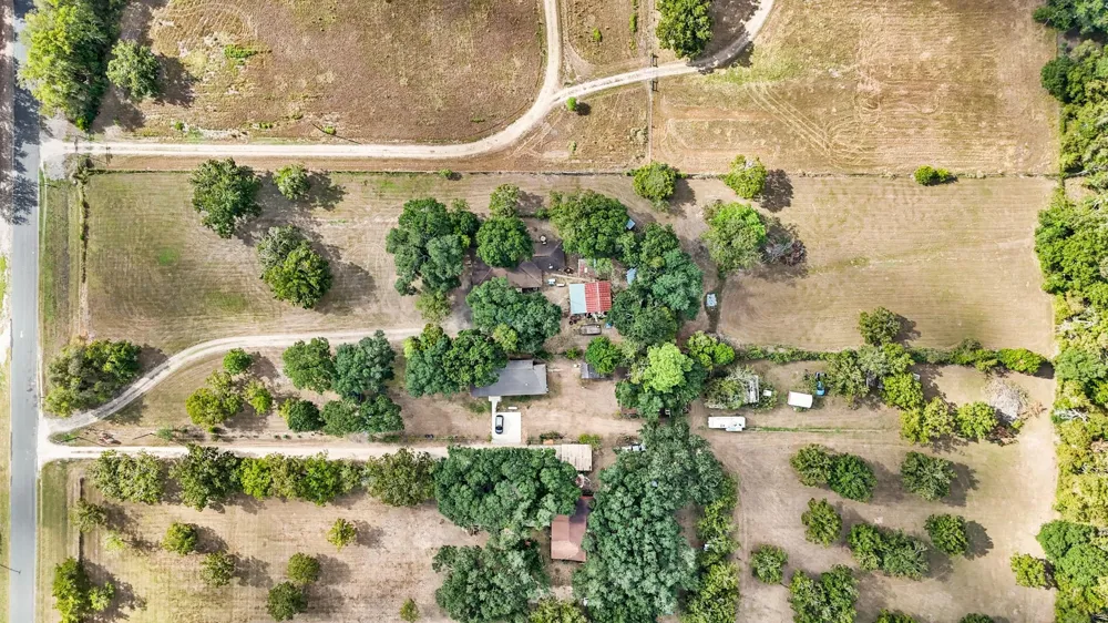 5913 County Road 225 East Bernard, TX 77435