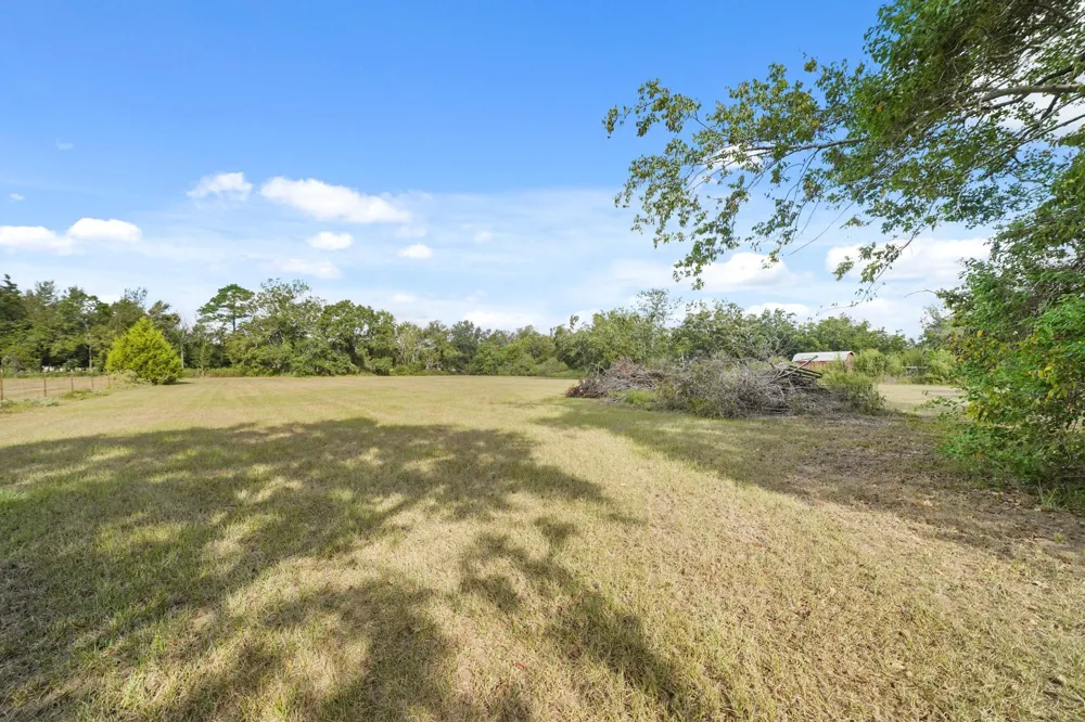 5913 County Road 225 East Bernard, TX 77435