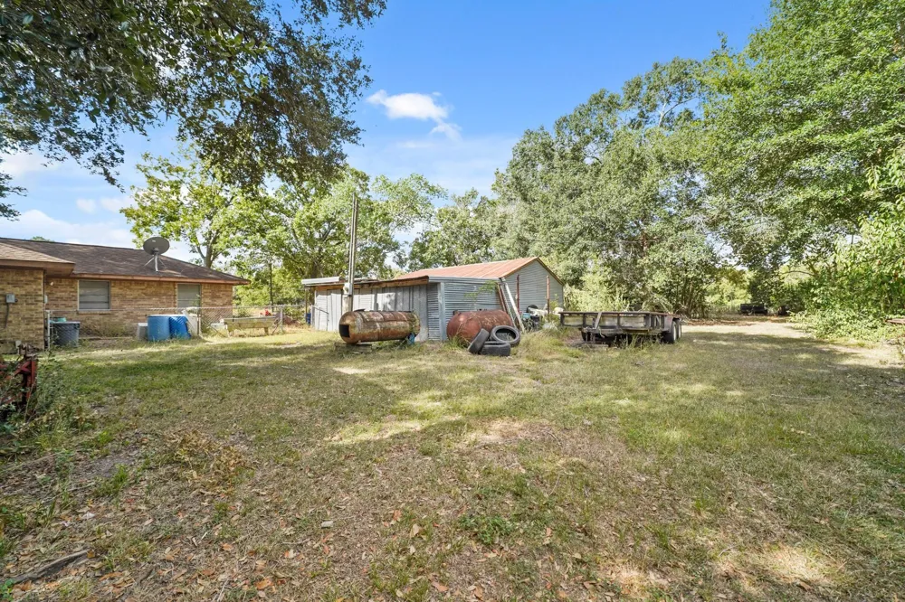 5913 County Road 225 East Bernard, TX 77435