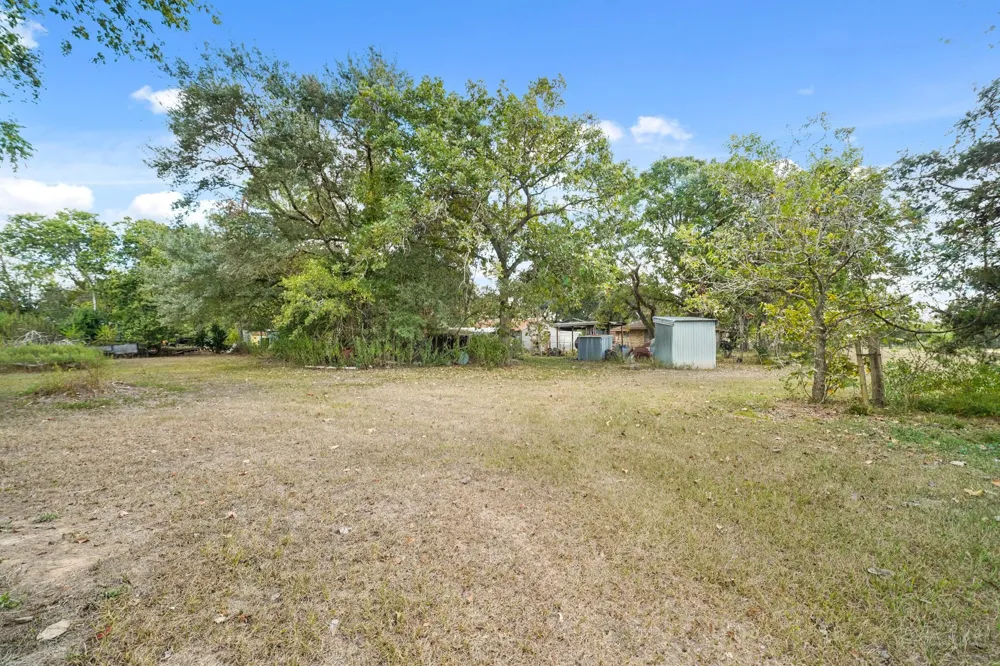 5913 County Road 225 East Bernard, TX 77435