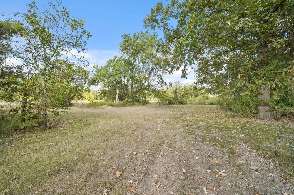 5913 County Road 225 East Bernard, TX 77435