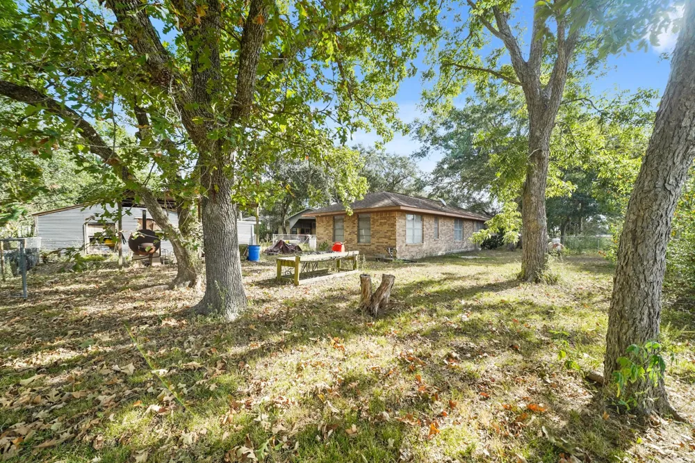 5913 County Road 225 East Bernard, TX 77435