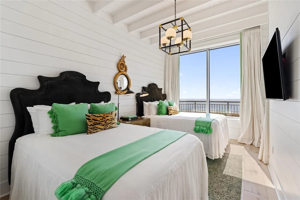 801 E Beach Drive #TW2606 Galveston, TX 77550