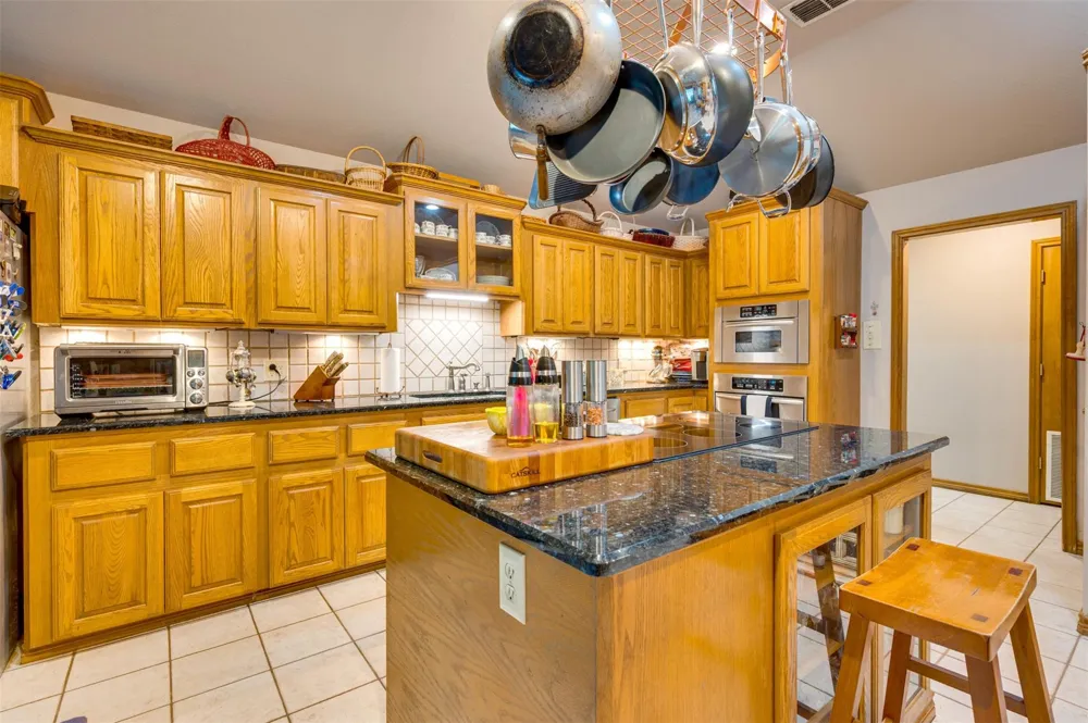 3269 Acr 153 Palestine, TX 75801