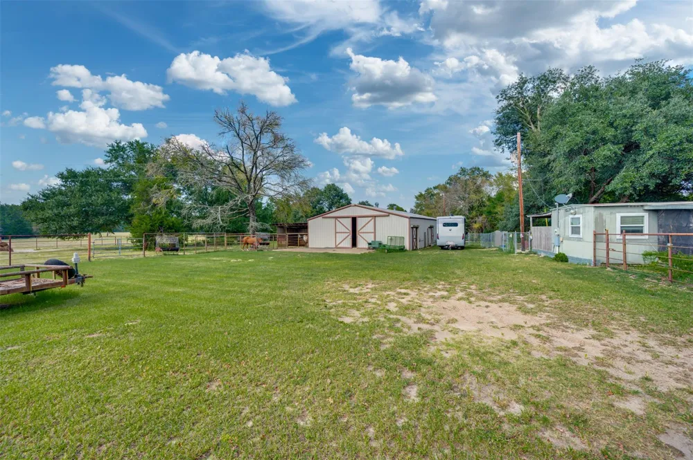 3269 Acr 153 Palestine, TX 75801