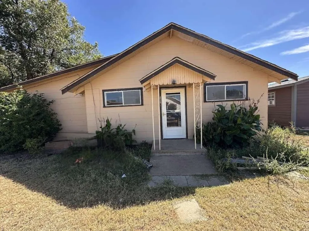 608 E Lee Street Rotan, TX 79546
