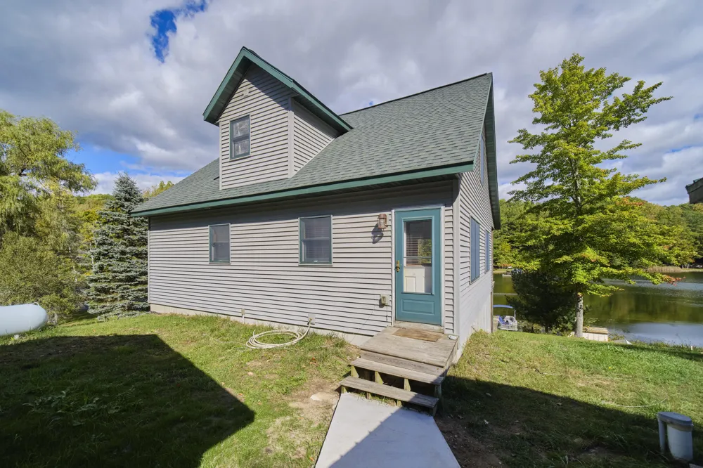 6124 Larson Road Fountain, MI 49410
