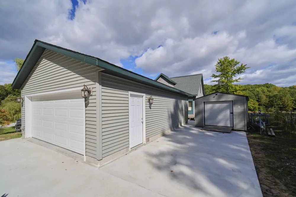 6124 Larson Road Fountain, MI 49410