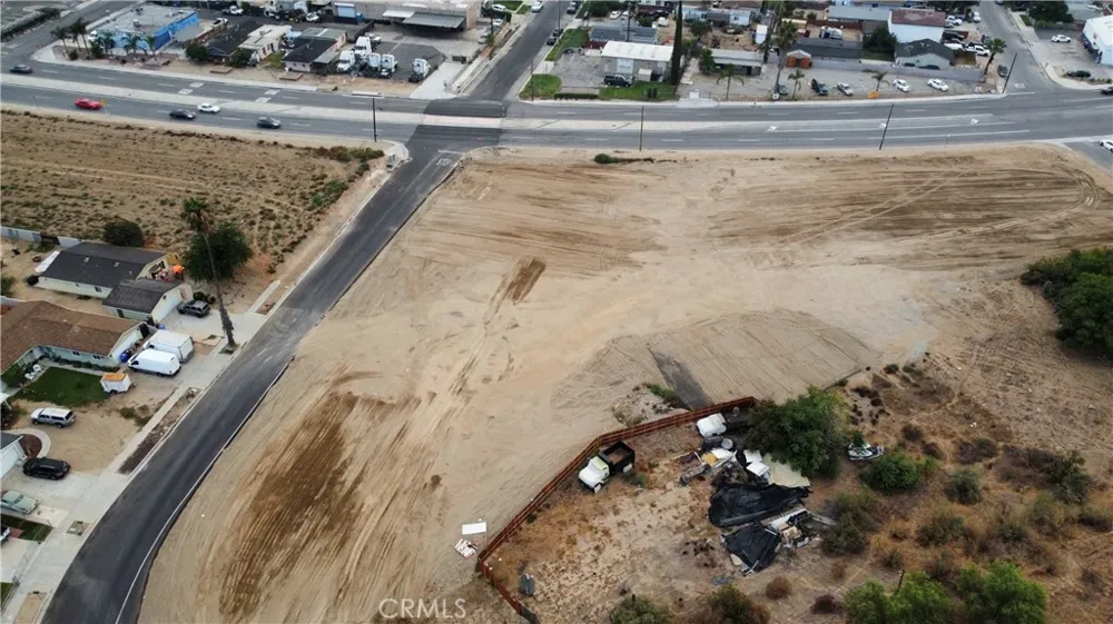 18661 5th Bloomington, CA 92316