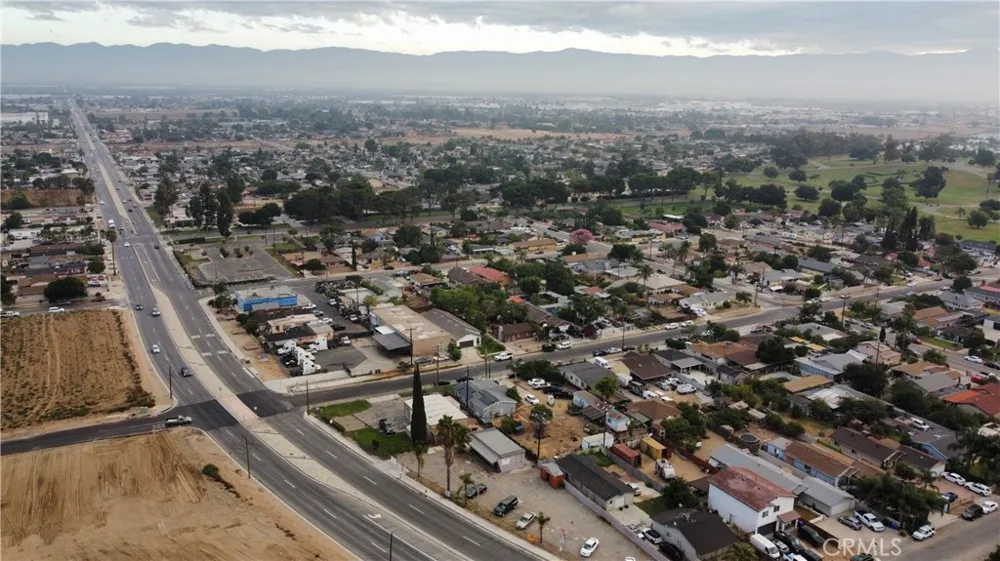 18661 5th Bloomington, CA 92316