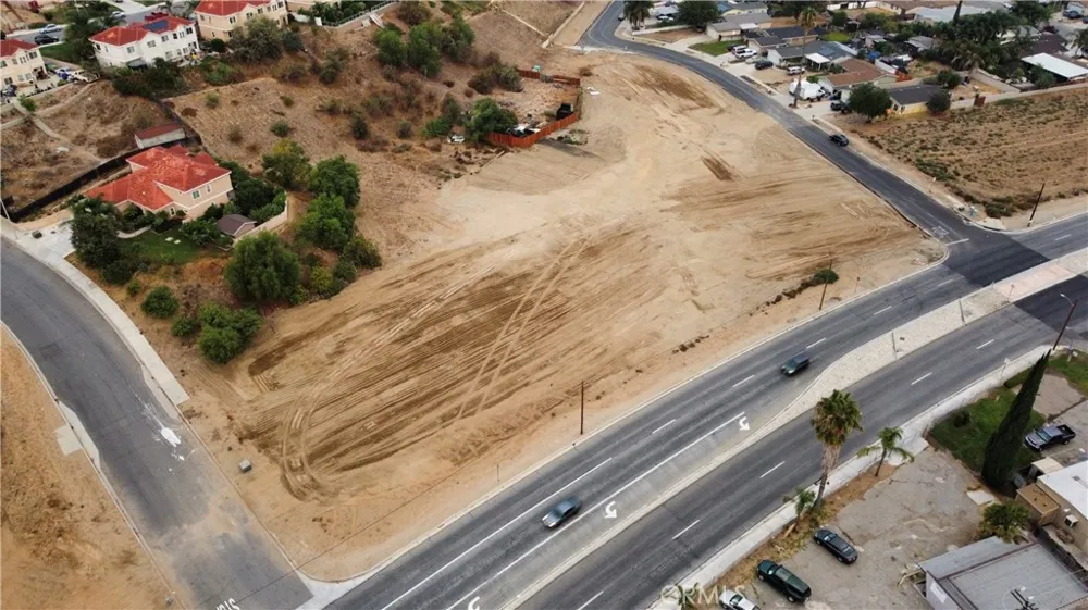 18661 5th Bloomington, CA 92316