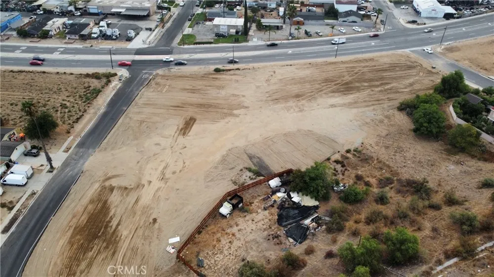 18661 5th Bloomington, CA 92316