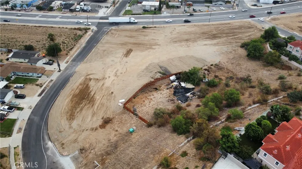 18661 5th Bloomington, CA 92316