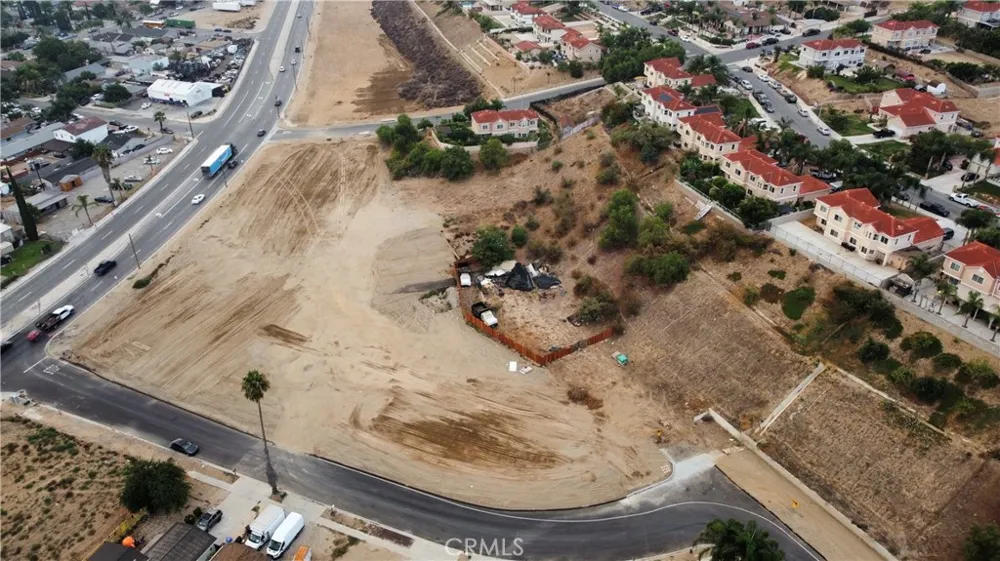 18661 5th Bloomington, CA 92316