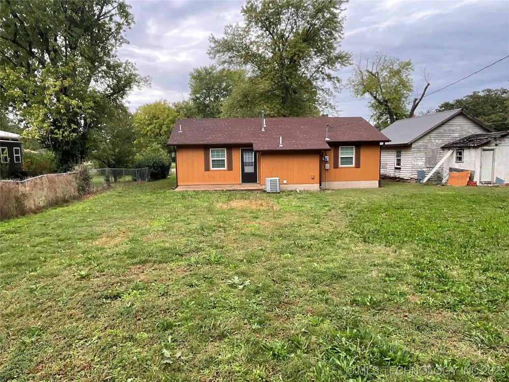 304 5th Street Jay, OK 74346