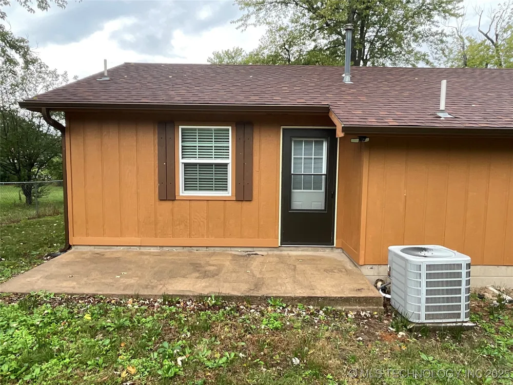 304 5th Street Jay, OK 74346