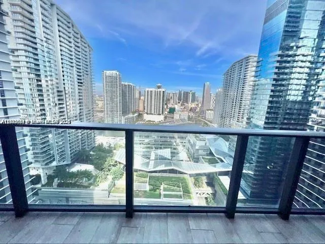 45 SW 9th St #3009 Miami, FL 33130